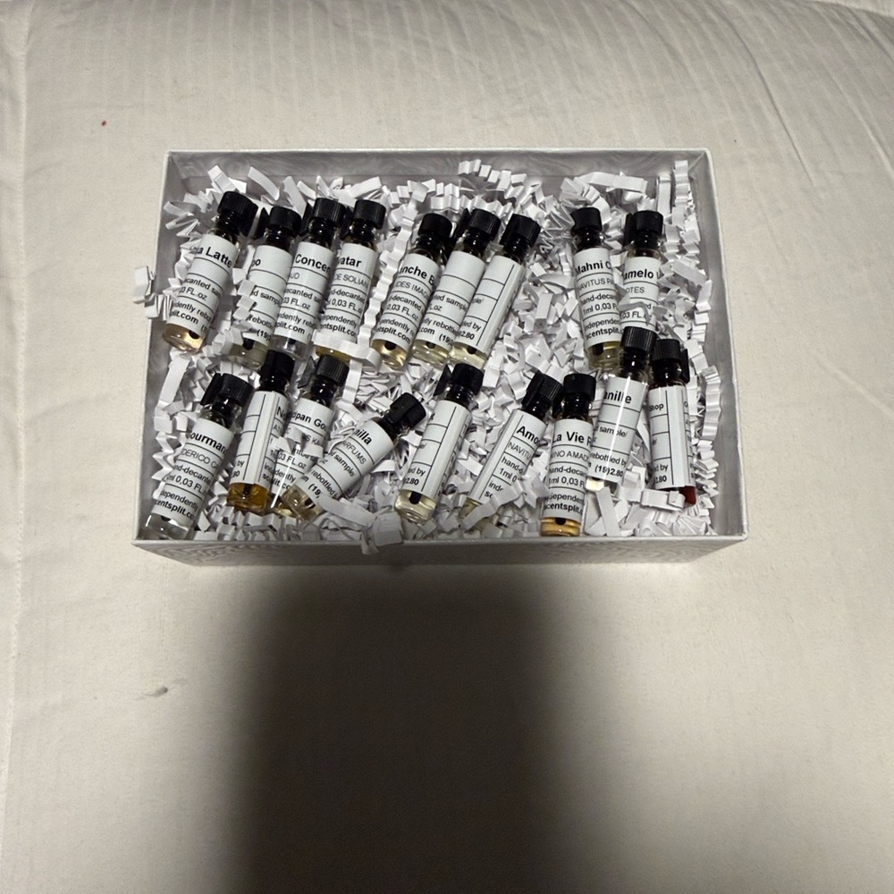 18 different niche and gourmand perfume samples. 1ml non-spray bottles.